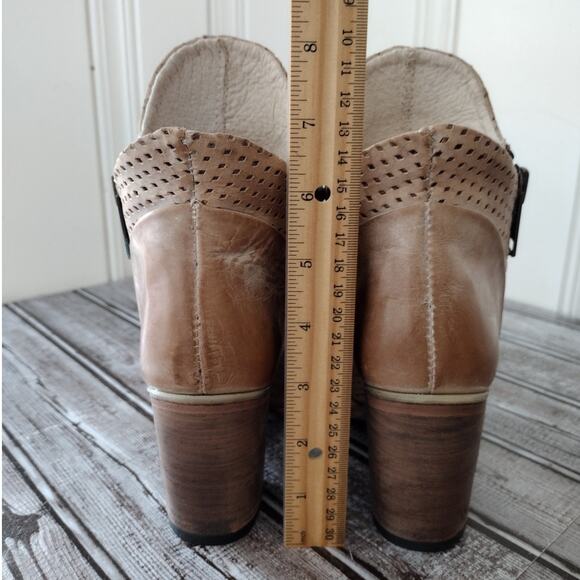 Freebird EUC!! Bowie Tan Leather Perforated Stacked Heel Zip Ankle Boots Women 6 - Picture 15 of 16